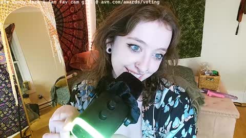 Snapshot of xsunsub chatting on 01/01/25, 04:18 Sunny Daze online show from 01/01/25, 04:18