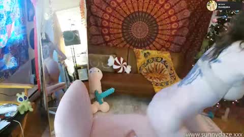 Sunny Daze online show from 12/14/25, 08:02