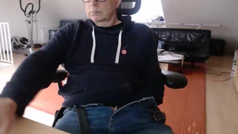 xtommix69 online show from 12/22/25, 01:41