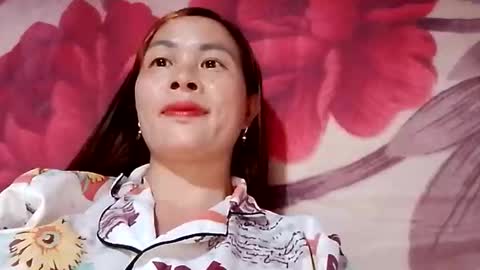 Snapshot of xuxulove00 chatting on 10/15/25, 04:23 xuxulove00 online show from 10/15/25, 04:23