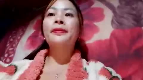 Snapshot of xuxulove00 chatting on 12/15/25, 12:04 xuxulove00 online show from 12/15/25, 12:04