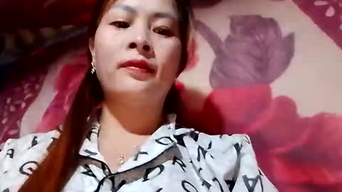 Snapshot of xuxulove00 chatting on 12/16/25, 12:37 xuxulove00 online show from 12/16/25, 12:37