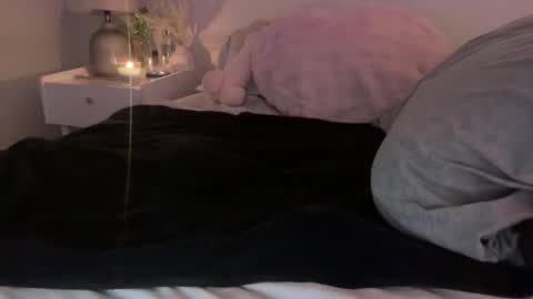 Snapshot of xx_lily_xx2 chatting on 05/16/26, 08:18 Lily online show from 05/16/26, 08:18