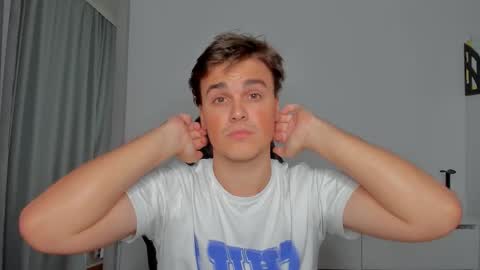 Snapshot of xx_raul_xx_ chatting on 09/20/25, 10:00 raul online show from 09/20/25, 10:00