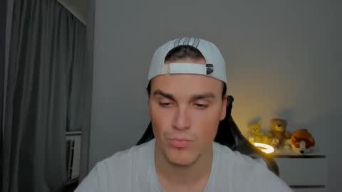 Snapshot of xx_raul_xx_ chatting on 09/22/25, 11:51 raul online show from 09/22/25, 11:51