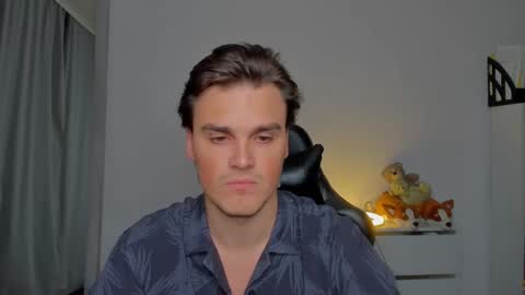 Snapshot of xx_raul_xx_ chatting on 09/24/25, 04:32 raul online show from 09/24/25, 04:32