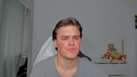 Snapshot of xx_raul_xx_ chatting on 09/26/25, 11:25 raul online show from 09/26/25, 11:25