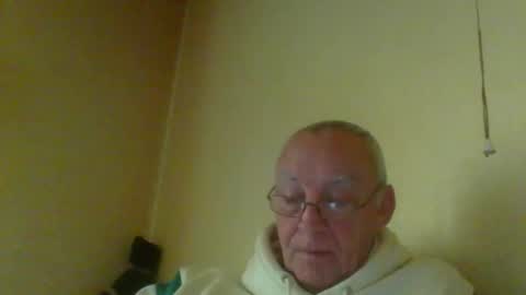 Snapshot of xxdavidxxt chatting on 12/16/24, 10:29 David online show from 12/16/24, 10:29