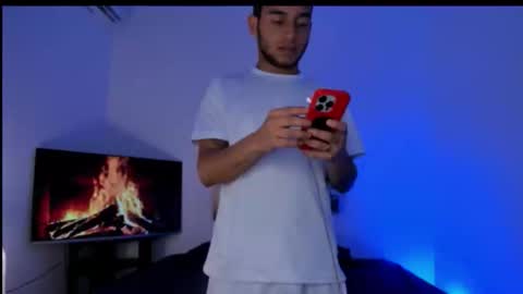 Snapshot of xxhoty0ung_boysxx chatting on 11/22/25, 06:40 David and Mike online show from 11/22/25, 06:40