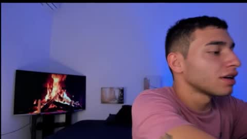 Snapshot of xxhoty0ung_boysxx chatting on 11/24/25, 06:18 David and Mike online show from 11/24/25, 06:18