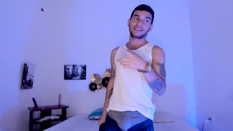 Snapshot of xxhoty0ung_boysxx chatting on 02/02/26, 06:39 David and Mike online show from 02/02/26, 06:39