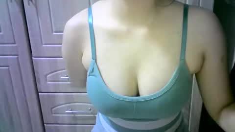 Snapshot of xxjazminexx chatting on 10/15/25, 12:05 xxjazminexx online show from 10/15/25, 12:05