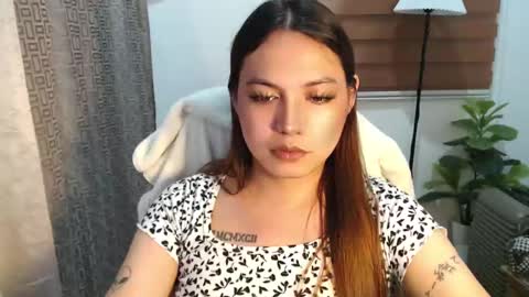 Snapshot of xxjulielovesyouxx chatting on 02/21/25, 06:48 July online show from 02/21/25, 06:48