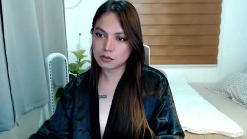 Snapshot of xxjulielovesyouxx chatting on 11/17/25, 08:36 July online show from 11/17/25, 08:36