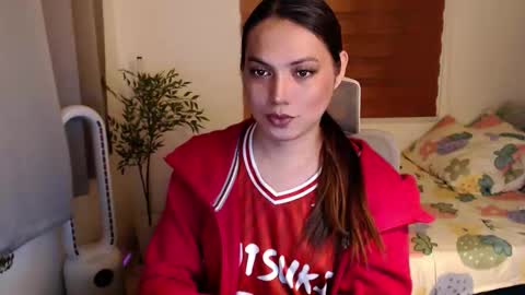 Snapshot of xxjulielovesyouxx chatting on 12/19/25, 03:52 July online show from 12/19/25, 03:52