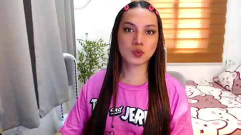 Snapshot of xxjulielovesyouxx chatting on 01/16/26, 06:17 July online show from 01/16/26, 06:17