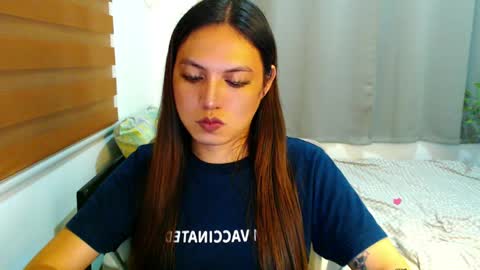 Snapshot of xxjulielovesyouxx chatting on 03/27/26, 06:51 July online show from 03/27/26, 06:51