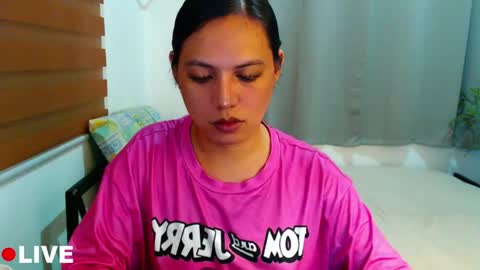 Snapshot of xxjulielovesyouxx chatting on 04/24/26, 11:01 July online show from 04/24/26, 11:01