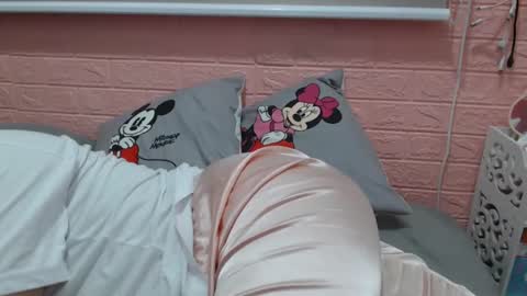 Snapshot of xxkryzelxx chatting on 01/21/25, 08:43 Dhel online show from 01/21/25, 08:43