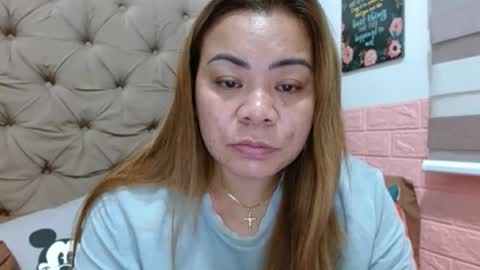 Snapshot of xxkryzelxx chatting on 10/22/25, 05:34 Dhel online show from 10/22/25, 05:34