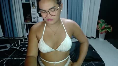 Snapshot of xxkylie_smithxx chatting on 04/23/26, 12:29 Kylie Smith online show from 04/23/26, 12:29