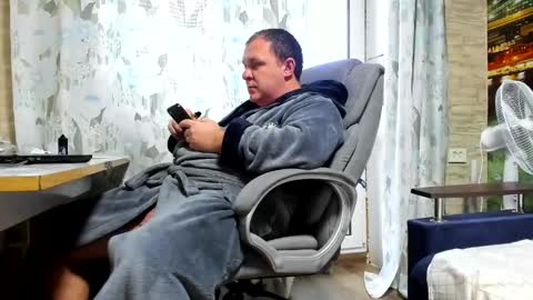 Snapshot of xxrojxx chatting on 01/11/25, 11:23 roki-- --  online show from 01/11/25, 11:23