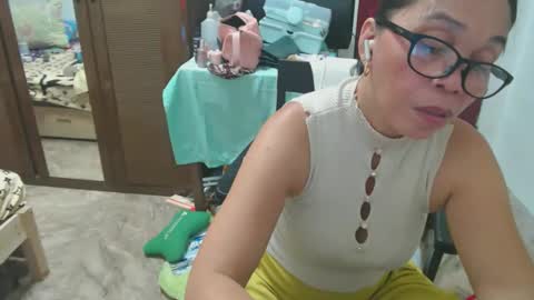 Snapshot of xxsexypinayxx chatting on 04/12/26, 01:27 xxsexypinayxx online show from 04/12/26, 01:27
