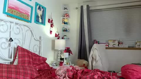 Strawberry Jane online show from 12/31/24, 06:59