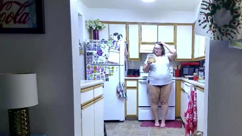 Strawberry Jane online show from 12/16/25, 05:23