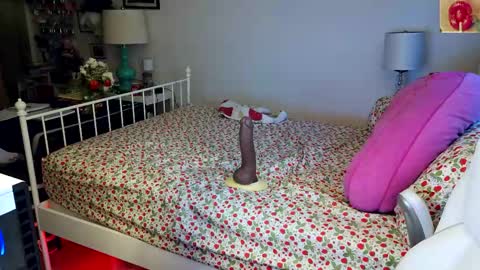 Strawberry Jane online show from 05/12/26, 03:25