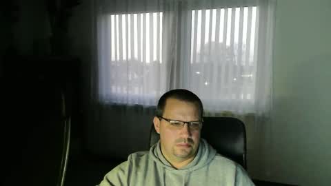 Snapshot of xxstrikerxx chatting on 12/14/25, 03:06 Eddi online show from 12/14/25, 03:06