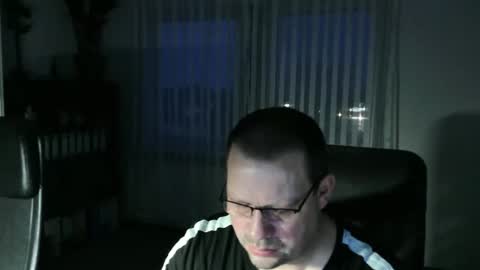 Snapshot of xxstrikerxx chatting on 12/15/25, 06:50 Eddi online show from 12/15/25, 06:50