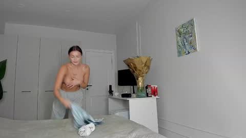 xxx_leila online show from 11/02/25, 10:17