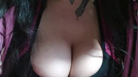 Snapshot of xxx_morena chatting on 01/06/25, 02:14   LILI  online show from 01/06/25, 02:14