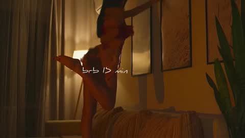 Snapshot of xxx_sunset chatting on 02/18/26, 09:27 Molly online show from 02/18/26, 09:27