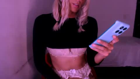 Snapshot of xxxanonymousloverxxx chatting on 03/26/26, 12:17 Chiara online show from 03/26/26, 12:17