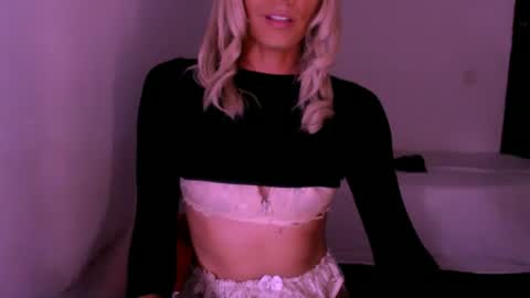 Snapshot of xxxanonymousloverxxx chatting on 03/31/26, 12:12 Chiara online show from 03/31/26, 12:12