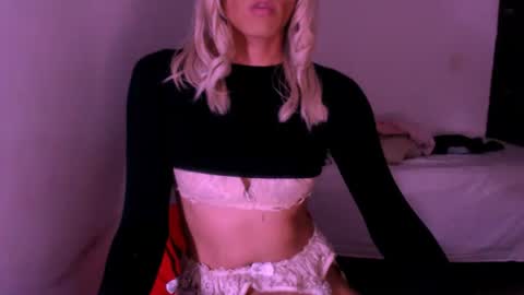 Snapshot of xxxanonymousloverxxx chatting on 04/01/26, 02:23 Chiara online show from 04/01/26, 02:23