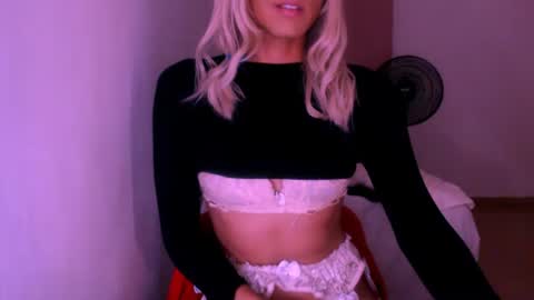 Snapshot of xxxanonymousloverxxx chatting on 04/17/26, 02:14 Chiara online show from 04/17/26, 02:14