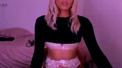 Snapshot of xxxanonymousloverxxx chatting on 04/25/26, 03:53 Chiara online show from 04/25/26, 03:53
