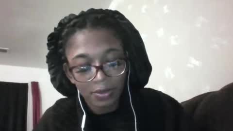 Snapshot of xxxdanidoomsdayxxx chatting on 12/23/25, 02:09 Danielle online show from 12/23/25, 02:09