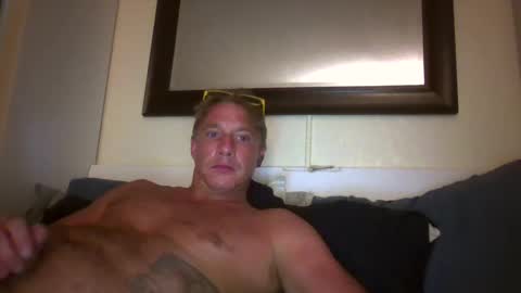 Snapshot of xxxelentdick chatting on 09/23/25, 07:00 deeeeznutz online show from 09/23/25, 07:00