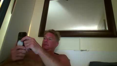 Snapshot of xxxelentdick chatting on 10/15/25, 11:10 deeeeznutz online show from 10/15/25, 11:10
