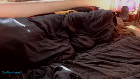 Snapshot of xxxfiveninexxx chatting on 09/30/25, 02:22 XxxFiveNinexxX online show from 09/30/25, 02:22