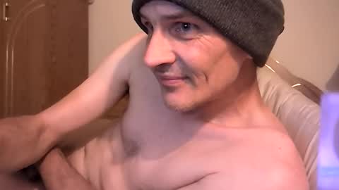 Snapshot of xxxfredmtlxxx chatting on 11/10/25, 12:09 xxfredmtl18xx online show from 11/10/25, 12:09