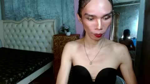 Snapshot of xxxfuckgirlyumsxxx chatting on 12/13/24, 02:16 Your Princess Yums online show from 12/13/24, 02:16