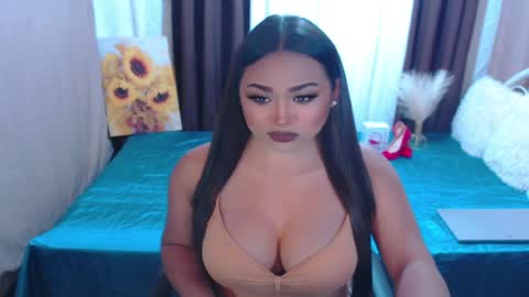 Snapshot of xxxgiganticoliviacummerxxx chatting on 04/30/26, 04:13 OLIVIA online show from 04/30/26, 04:13