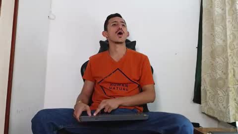 Snapshot of xxxhome_alonexxx chatting on 12/21/25, 07:32 Kev online show from 12/21/25, 07:32