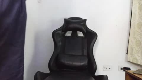 Snapshot of xxxhome_alonexxx chatting on 12/22/25, 08:17 Kev online show from 12/22/25, 08:17