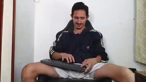 Snapshot of xxxhome_alonexxx chatting on 02/01/26, 11:25 Kev online show from 02/01/26, 11:25